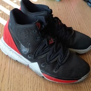 Kyrie 5 BRED. Size 6Y.
